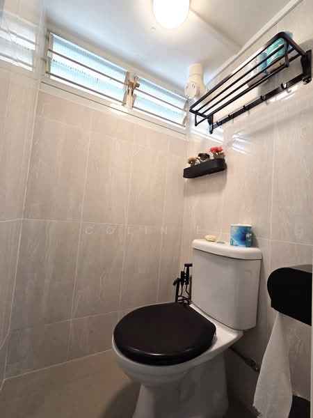 4 Holland Close, 4 Holland Close, 2 Bedrooms, 700 sqft, HDB Flat For Sale, by Colin Ee, 500201786 - Bathroom - PropertyGuru.com.sg