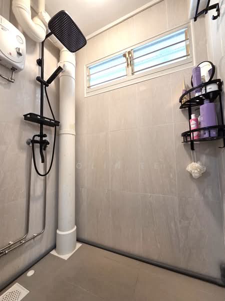 4 Holland Close, 4 Holland Close, 2 Bedrooms, 700 sqft, HDB Flat For Sale, by Colin Ee, 500201786 - Bathroom - PropertyGuru.com.sg