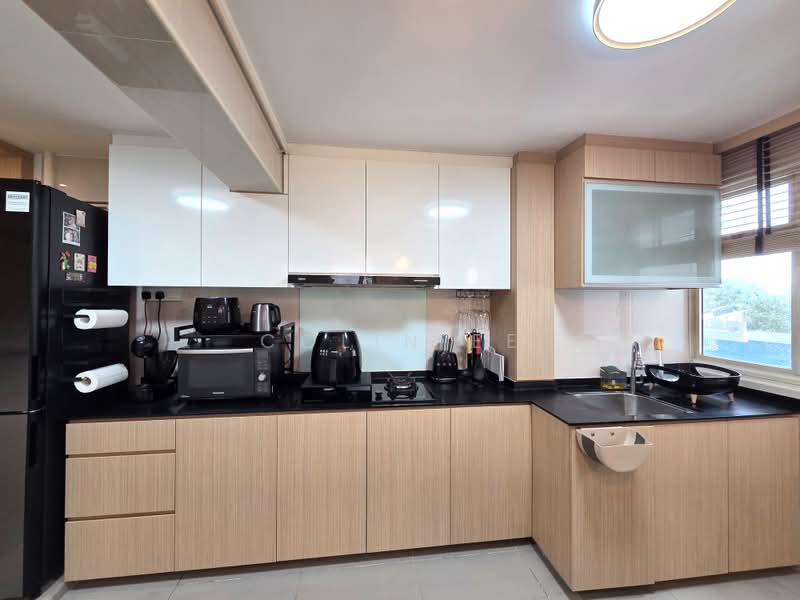 4 Holland Close, 4 Holland Close, 2 Bedrooms, 700 sqft, HDB Flat For Sale, by Colin Ee, 500201786 - Kitchen - PropertyGuru.com.sg