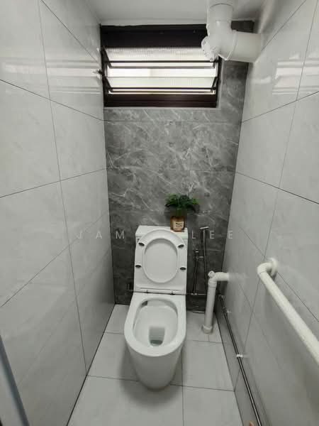 232 Lorong 8 Toa Payoh, 232 Lorong 8 Toa Payoh, 3 Bedrooms, 700 sqft, HDB Flat For Sale, by James Lee, 500201789 - Bathroom - PropertyGuru.com.sg