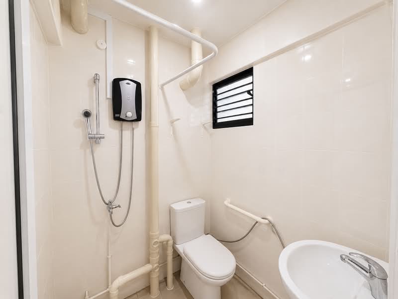 229 Serangoon Avenue 4, 229 Serangoon Avenue 4, 3 Bedrooms, 980 sqft, HDB Flat For Sale, by Celeste Poh, 500201791 - Bathroom - PropertyGuru.com.sg