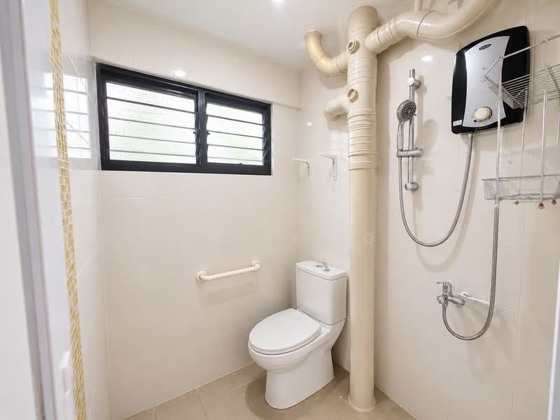 229 Serangoon Avenue 4, 229 Serangoon Avenue 4, 3 Bedrooms, 980 sqft, HDB Flat For Sale, by Celeste Poh, 500201791 - Bathroom - PropertyGuru.com.sg