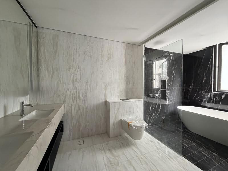 Brand New&Luxury, 5 levels with Lift &Pool, Bright&spacious with high ceiling at elevated ground, wattern estate - call 8130 3636 to view!, Newton / Novena, 6 Bedrooms, 9,614 sqft, Bungalow House For Sale, by Kim Yan 金燕, 500201801 - Bathroom - PropertyGuru.com.sg