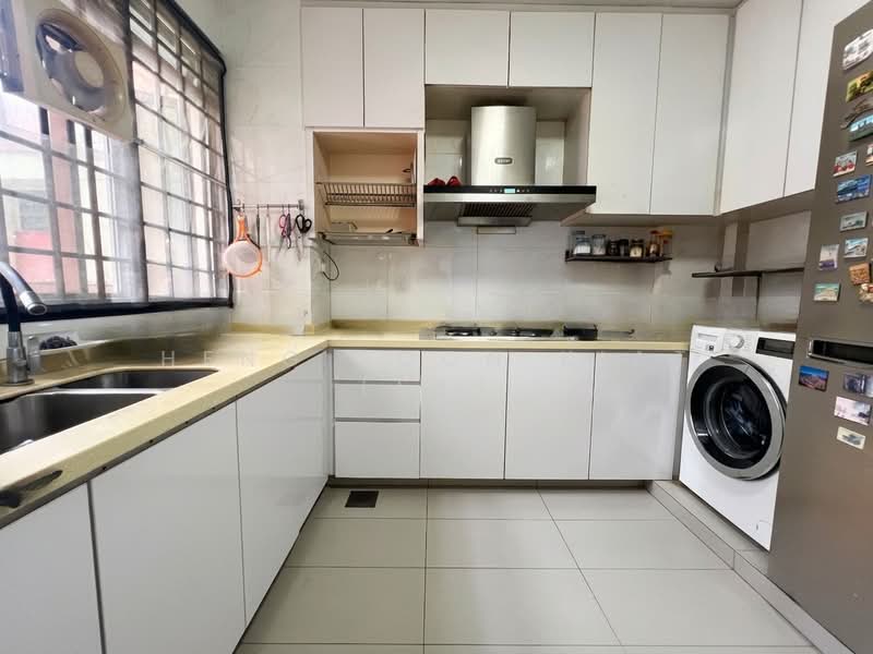305 Tampines Street 32, 305 Tampines Street 32, 4 Bedrooms, 1,345 sqft, HDB Flat For Sale, by Heng Soon Kiat (SK), 500201813 - Kitchen - PropertyGuru.com.sg