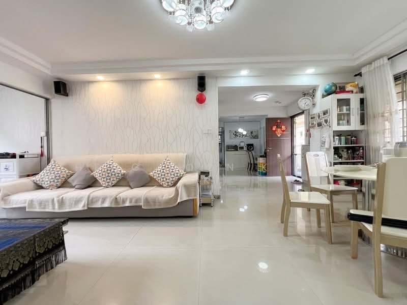 305 Tampines Street 32, 305 Tampines Street 32, 4 Bedrooms, 1,345 sqft, HDB Flat For Sale, by Heng Soon Kiat (SK), 500201813 - Living Room - PropertyGuru.com.sg