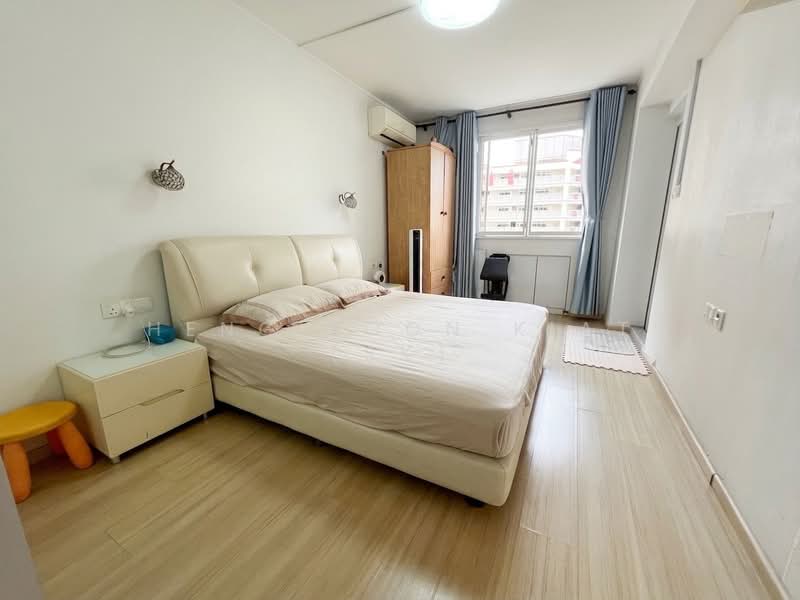 305 Tampines Street 32, 305 Tampines Street 32, 4 Bedrooms, 1,345 sqft, HDB Flat For Sale, by Heng Soon Kiat (SK), 500201813 - Bedroom - PropertyGuru.com.sg