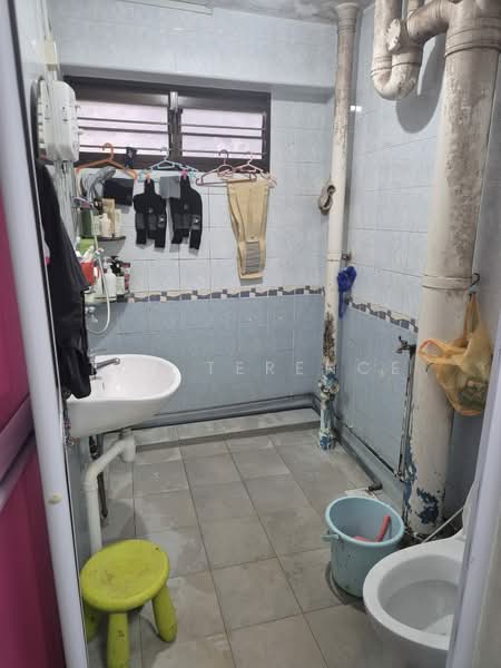 410 Tampines Street 41, 410 Tampines Street 41, 3 Bedrooms, 750 sqft, HDB Flat For Rent, by Tan Terence, 500201821 - Bathroom - PropertyGuru.com.sg