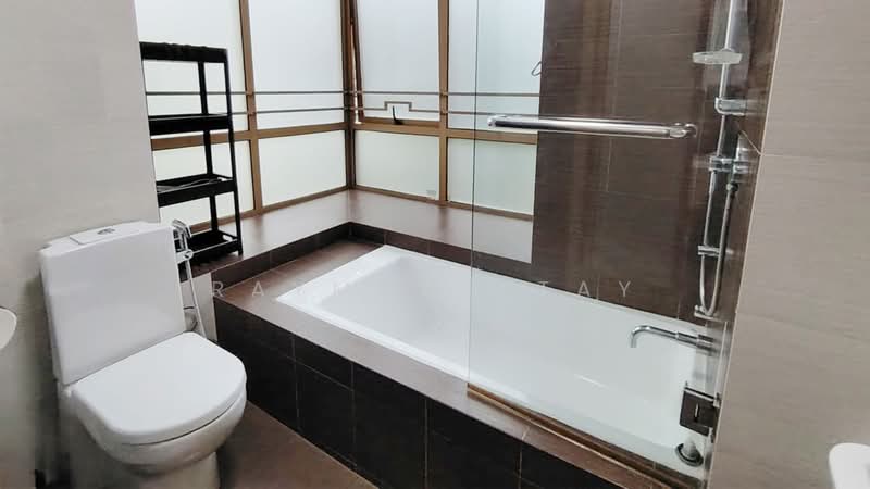 The Maylea, 242K Pasir Panjang Road, Room Rental, 150 sqft, Condominium For Rent, by Raymond Tay, 500201849 - Bathroom - PropertyGuru.com.sg