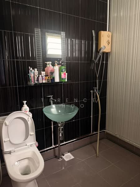 446 Tampines Street 42, 446 Tampines Street 42, Room Rental, 200 sqft, HDB Flat For Rent, by Terence Choo, 500201867 - Bathroom - PropertyGuru.com.sg