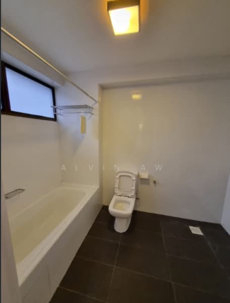 The Cairnhill, 4 Cairnhill Rise, 4 Bedrooms, 2,788 sqft, Condominium For Rent, by Alvin Aw, 500201868 - Bathroom - PropertyGuru.com.sg