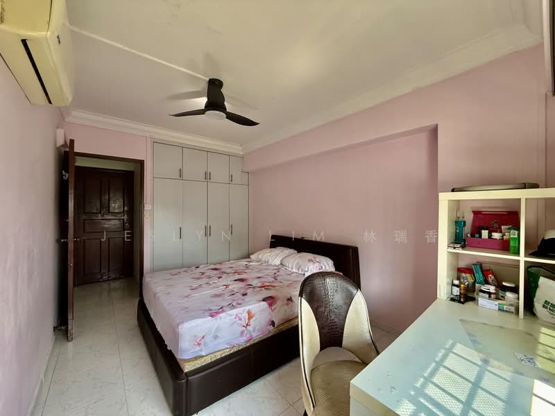 322 Sembawang Close, 322 Sembawang Close, 3 Bedrooms, 1,087 sqft, HDB Flat For Sale, by Jeslyn Lim 林瑞香, 500201870 - Bedroom - PropertyGuru.com.sg