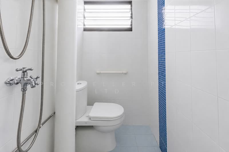 853 Woodlands Street 83, 853 Woodlands Street 83, 3 Bedrooms, 904 sqft, HDB Flat For Sale, by KOH YONG JIAN, 500201877 - Bathroom - PropertyGuru.com.sg
