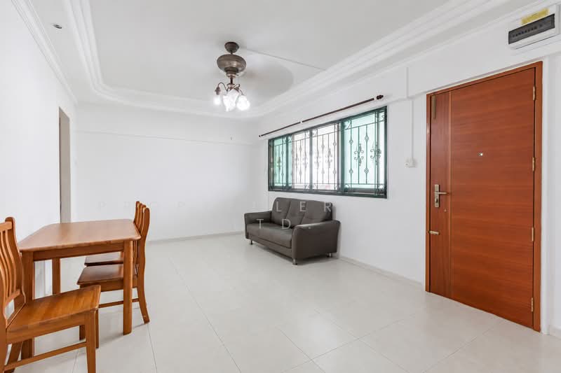 853 Woodlands Street 83, 853 Woodlands Street 83, 3 Bedrooms, 904 sqft, HDB Flat For Sale, by KOH YONG JIAN, 500201877 - Living Room - PropertyGuru.com.sg