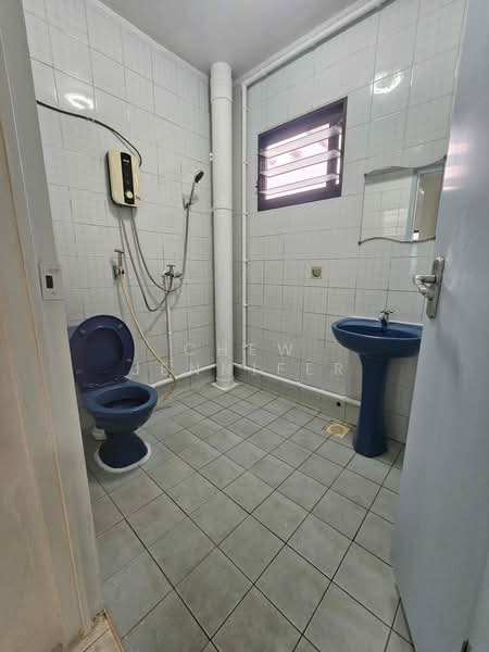 534 Woodlands Drive 14, 534 Woodlands Drive 14, 3 Bedrooms, 1,335 sqft, HDB Flat For Rent, by Chew Jennifer, 500201899 - Bathroom - PropertyGuru.com.sg