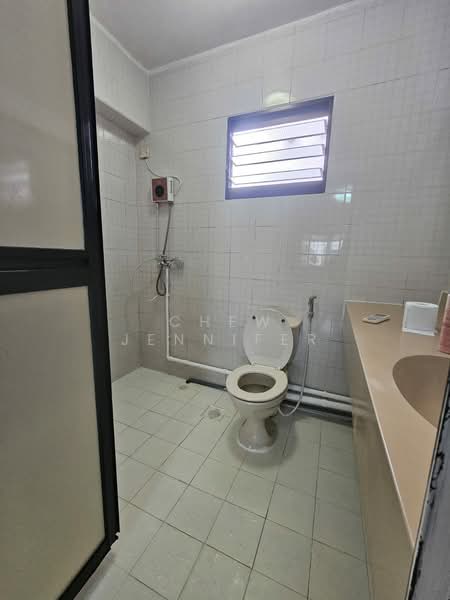 534 Woodlands Drive 14, 534 Woodlands Drive 14, 3 Bedrooms, 1,335 sqft, HDB Flat For Rent, by Chew Jennifer, 500201899 - Bathroom - PropertyGuru.com.sg