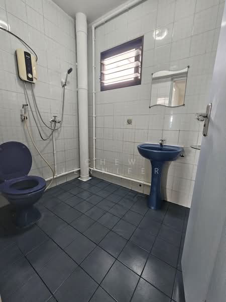 534 Woodlands Drive 14, 534 Woodlands Drive 14, 3 Bedrooms, 1,335 sqft, HDB Flat For Rent, by Chew Jennifer, 500201899 - Common Bathroom - PropertyGuru.com.sg