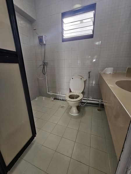 534 Woodlands Drive 14, 534 Woodlands Drive 14, 3 Bedrooms, 1,335 sqft, HDB Flat For Rent, by Chew Jennifer, 500201899 - Master Bathroom - PropertyGuru.com.sg