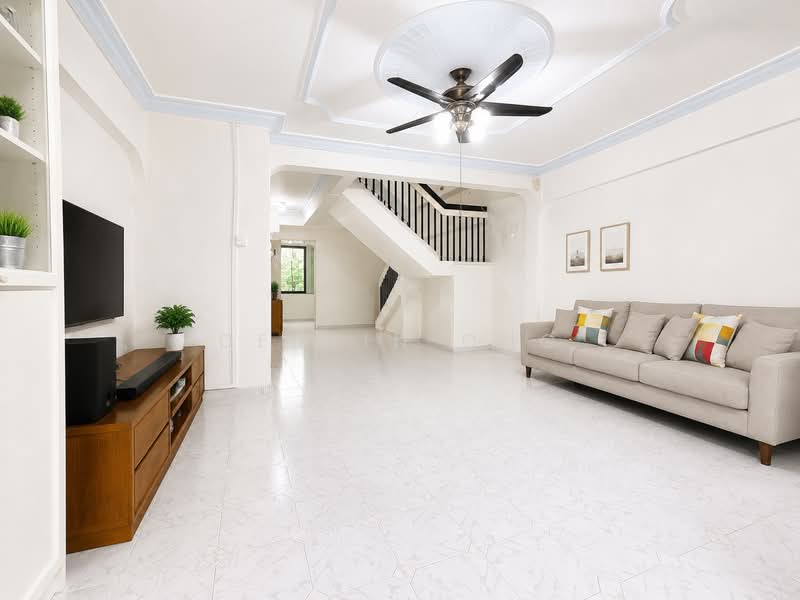 549 Jurong West Street 42, 549 Jurong West Street 42, 5 Bedrooms, 1,593 sqft, HDB Flat For Sale, by Delvin Ong, 500201900 - Living Room - PropertyGuru.com.sg