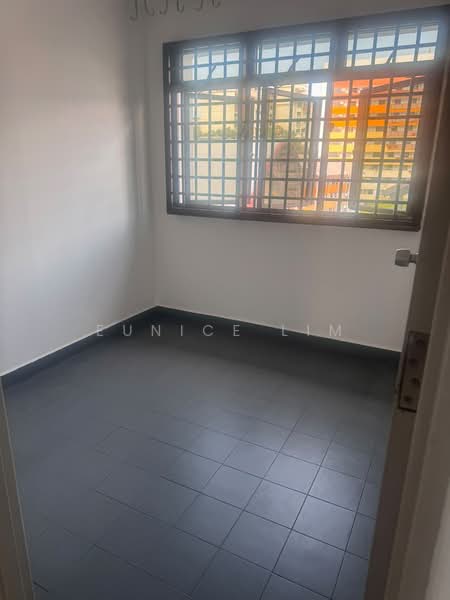 73 Lorong 4 Toa Payoh, 73 Lorong 4 Toa Payoh, 2 Bedrooms, 667 sqft, HDB Flat For Sale, by Eunice Lim, 500201939 - Bedroom - PropertyGuru.com.sg