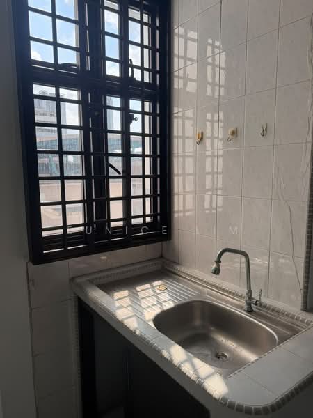 73 Lorong 4 Toa Payoh, 73 Lorong 4 Toa Payoh, 2 Bedrooms, 667 sqft, HDB Flat For Sale, by Eunice Lim, 500201939 - Kitchen - PropertyGuru.com.sg