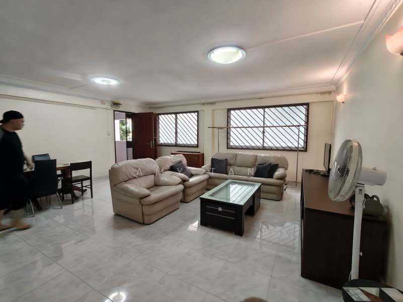 329 Yishun Ring Road, 329 Yishun Ring Road, 3 Bedrooms, 1,119 sqft, HDB Flat For Sale, by Amy Tan, 500201957 - Living Room - PropertyGuru.com.sg