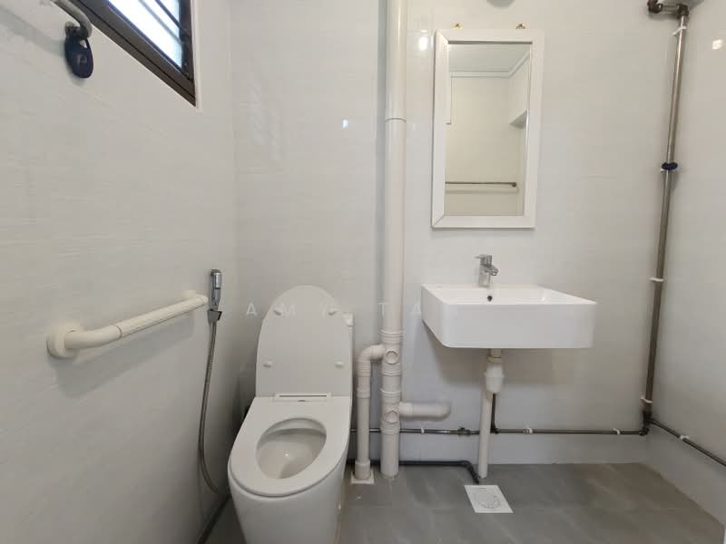 329 Yishun Ring Road, 329 Yishun Ring Road, 3 Bedrooms, 1,119 sqft, HDB Flat For Sale, by Amy Tan, 500201957 - Bathroom - PropertyGuru.com.sg