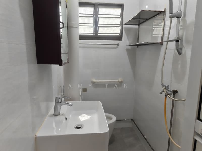 329 Yishun Ring Road, 329 Yishun Ring Road, 3 Bedrooms, 1,119 sqft, HDB Flat For Sale, by Amy Tan, 500201957 - Bathroom - PropertyGuru.com.sg