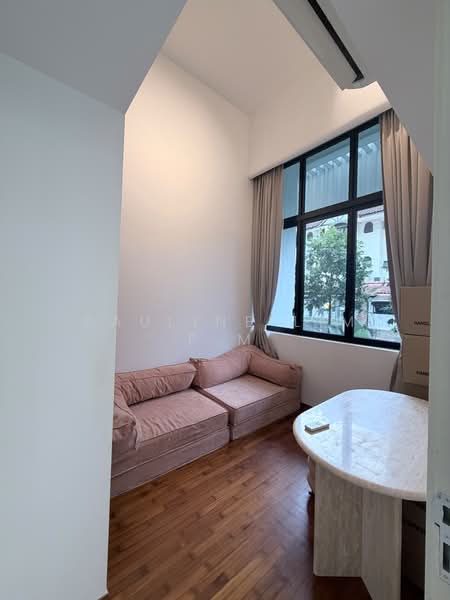Mayfair Gardens, 8 Rifle Range Road, 1 Bedroom, 527 sqft, Condominium For Rent, by Pauline Lim P M, 500201962 - Living Room - PropertyGuru.com.sg