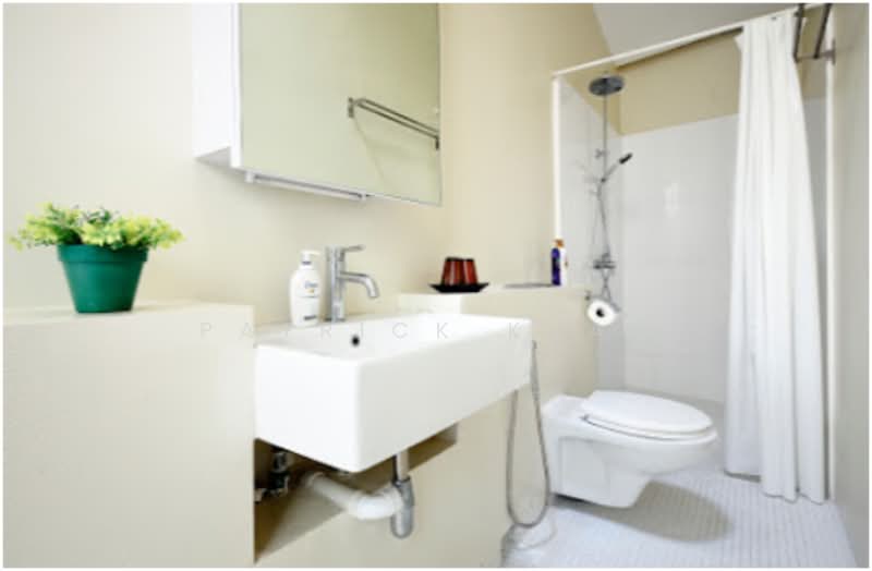 Red Dragon House, 13, Geylang Lorong 24A, Room Rental, 230 sqft, Shophouse For Rent, by Patrick Kuah, 500202000 - Bathroom - PropertyGuru.com.sg
