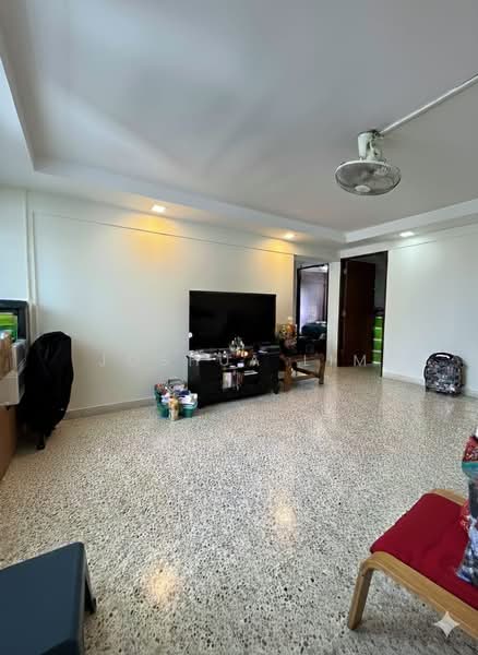 219 Lorong 8 Toa Payoh, 219 Lorong 8 Toa Payoh, 3 Bedrooms, 882 sqft, HDB Flat For Sale, by Joshua Lim, 500202045 - Living Room - PropertyGuru.com.sg