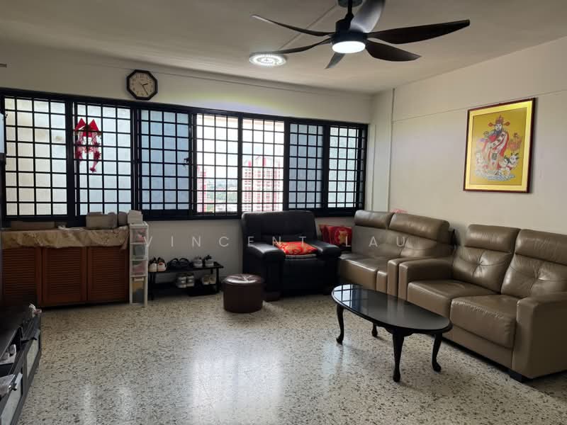 219 Lorong 8 Toa Payoh, 219 Lorong 8 Toa Payoh, 3 Bedrooms, 882 sqft, HDB Flat For Sale, by Vincent Lau, 500202053 - Living Room - PropertyGuru.com.sg