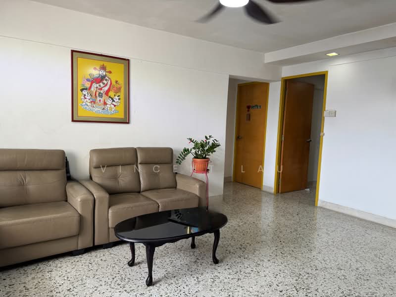 219 Lorong 8 Toa Payoh, 219 Lorong 8 Toa Payoh, 3 Bedrooms, 882 sqft, HDB Flat For Sale, by Vincent Lau, 500202053 - Living Room - PropertyGuru.com.sg