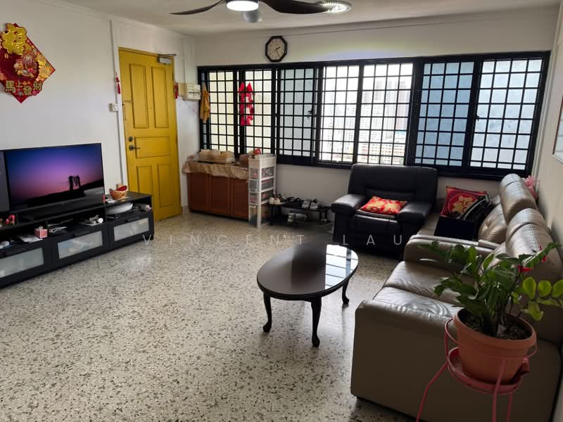 219 Lorong 8 Toa Payoh, 219 Lorong 8 Toa Payoh, 3 Bedrooms, 882 sqft, HDB Flat For Sale, by Vincent Lau, 500202053 - Living Room - PropertyGuru.com.sg