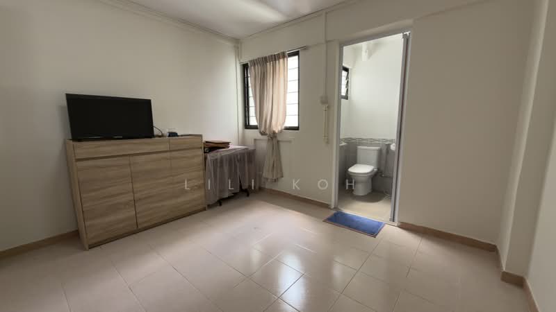 332 Serangoon Avenue 3, 332 Serangoon Avenue 3, 3 Bedrooms, 904 sqft, HDB Flat For Sale, by LiLi Koh, 500202054 - Bathroom - PropertyGuru.com.sg
