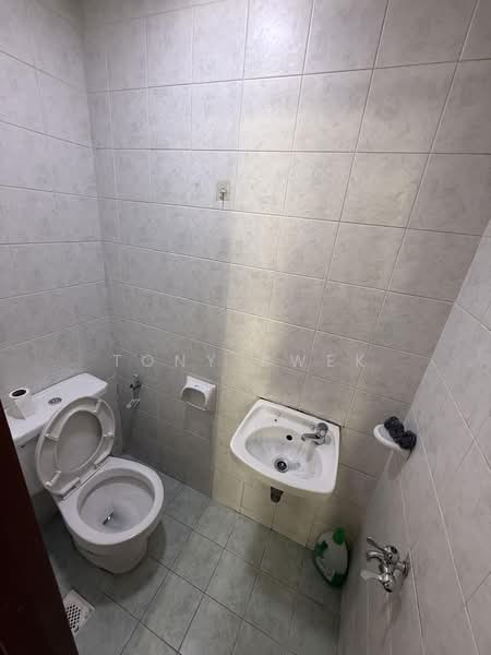 Northoaks, 20 Woodlands Cresent, 3 Bedrooms, 1,249 sqft, Condominium For Sale, by Tony Kwek, 500202063 - Bathroom - PropertyGuru.com.sg