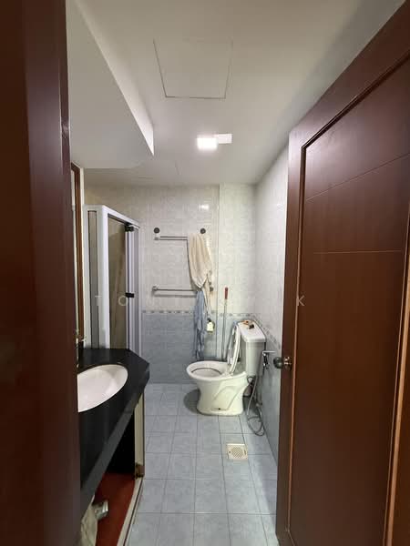 Northoaks, 20 Woodlands Cresent, 3 Bedrooms, 1,249 sqft, Condominium For Sale, by Tony Kwek, 500202063 - Bathroom - PropertyGuru.com.sg