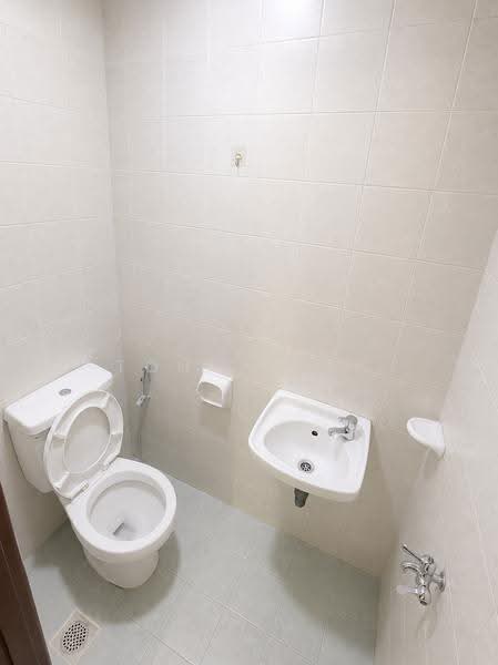 Northoaks, 20 Woodlands Cresent, Admiralty / Woodlands, 3 Bedrooms, 1,249 sqft, Condominium For Sale, by Tony Kwek, 500202063 - Bathroom - PropertyGuru.com.sg