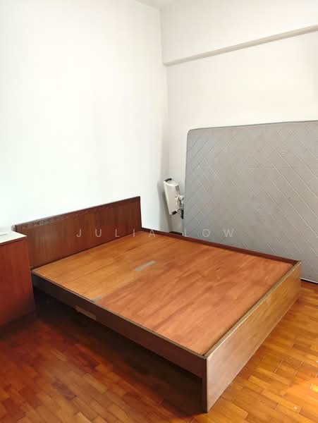 Oleander Towers, 911 Lorong 1 Toa Payoh, 3 Bedrooms, 1,141 sqft, Condominium For Sale, by Julia Low, 500202072 - Bedroom - PropertyGuru.com.sg