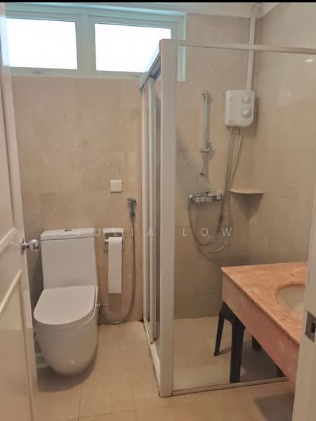 Oleander Towers, 911 Lorong 1 Toa Payoh, 3 Bedrooms, 1,141 sqft, Condominium For Sale, by Julia Low, 500202072 - Bathroom - PropertyGuru.com.sg