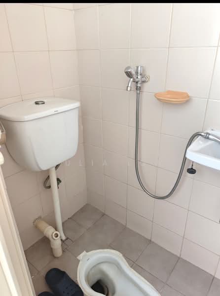 Oleander Towers, 911 Lorong 1 Toa Payoh, 3 Bedrooms, 1,141 sqft, Condominium For Sale, by Julia Low, 500202072 - Bathroom - PropertyGuru.com.sg