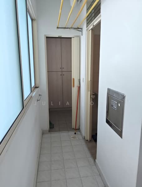 Oleander Towers, 911 Lorong 1 Toa Payoh, 3 Bedrooms, 1,141 sqft, Condominium For Sale, by Julia Low, 500202072 - Corridor - PropertyGuru.com.sg