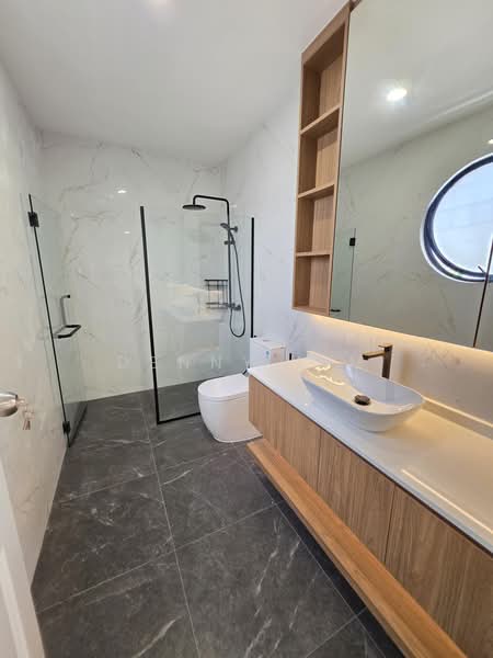 ⭐CORNER TERRACE AT INTER TERRACE PRICE⭐ WIDE FRONTAGE (☎9693⚡8899 发发久久), , 5 Bedrooms, 3,200 sqft, Corner Terrace For Sale, by Denny Lim, 500202105 - Bathroom - PropertyGuru.com.sg