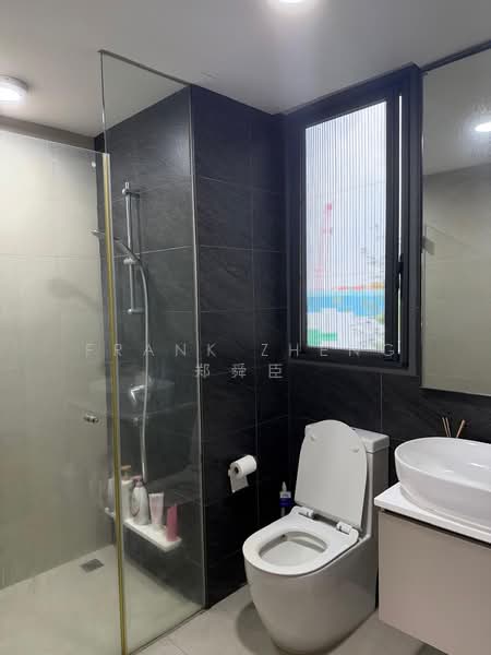 Vue 8 Residence, 97 Pasir Ris Heights, 2 Bedrooms, 926 sqft, Condominium For Sale, by Frank Zheng 郑舜臣, 500202108 - Bathroom - PropertyGuru.com.sg