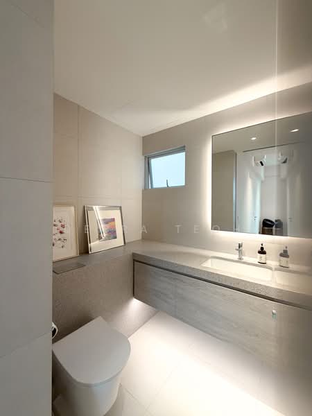 Hillview Heights, 27 Hillview Avenue, 2 Bedrooms, 958 sqft, Condominium For Sale, by Debra Teoh, 500202113 - Bathroom - PropertyGuru.com.sg