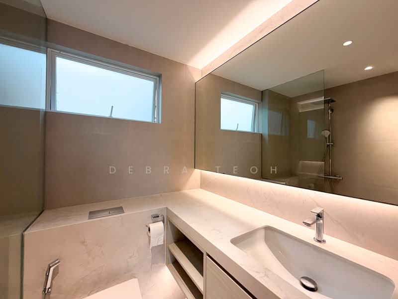 Hillview Heights, 27 Hillview Avenue, 2 Bedrooms, 958 sqft, Condominium For Sale, by Debra Teoh, 500202113 - Bathroom - PropertyGuru.com.sg