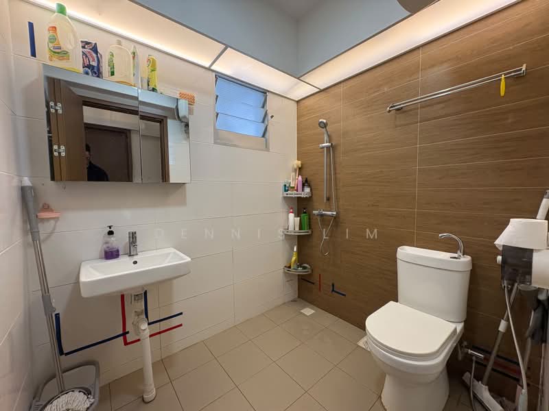 876A Tampines Avenue 8, 876A Tampines Avenue 8, 3 Bedrooms, 1,001 sqft, HDB Flat For Sale, by Dennis Lim, 500202125 - Bathroom - PropertyGuru.com.sg