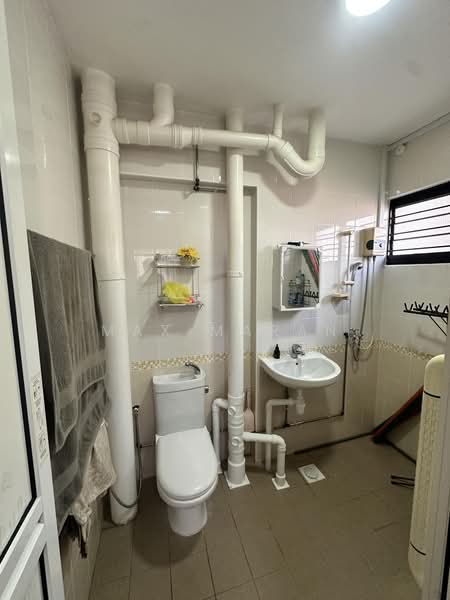 639 Rowell Road, 639 Rowell Road, 2 Bedrooms, 796 sqft, HDB Flat For Sale, by Max Maran, 500202144 - Bathroom - PropertyGuru.com.sg