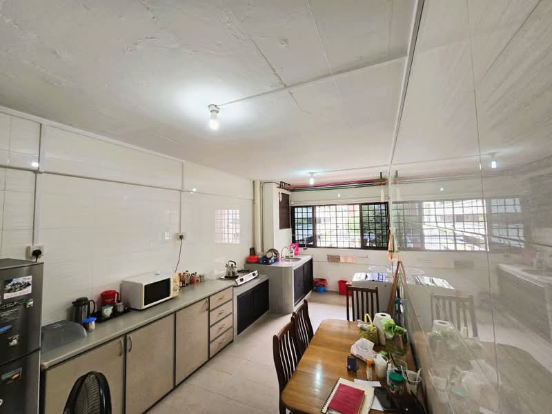 206 Yishun Street 21, 206 Yishun Street 21, 2 Bedrooms, 721 sqft, HDB Flat For Sale, by Dawn Heng, 500202145 - Kitchen - PropertyGuru.com.sg
