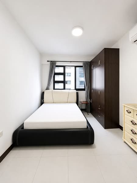 260C Punggol Way, 260C Punggol Way, 3 Bedrooms, 1,001 sqft, HDB Flat For Rent, by Kai Tan, 500202156 - Master bedroom - PropertyGuru.com.sg