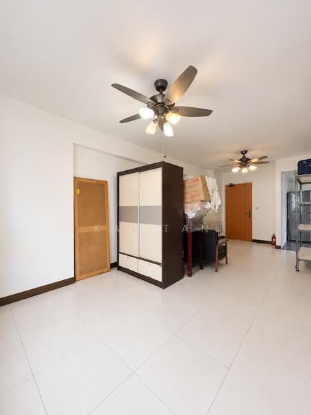 260C Punggol Way, 260C Punggol Way, 3 Bedrooms, 1,001 sqft, HDB Flat For Rent, by Kai Tan, 500202156 - Living Room - PropertyGuru.com.sg